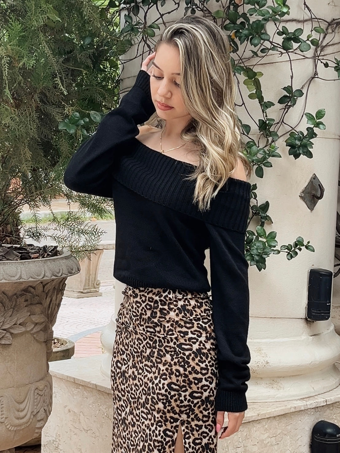 Off-Shoulder Sweater Black