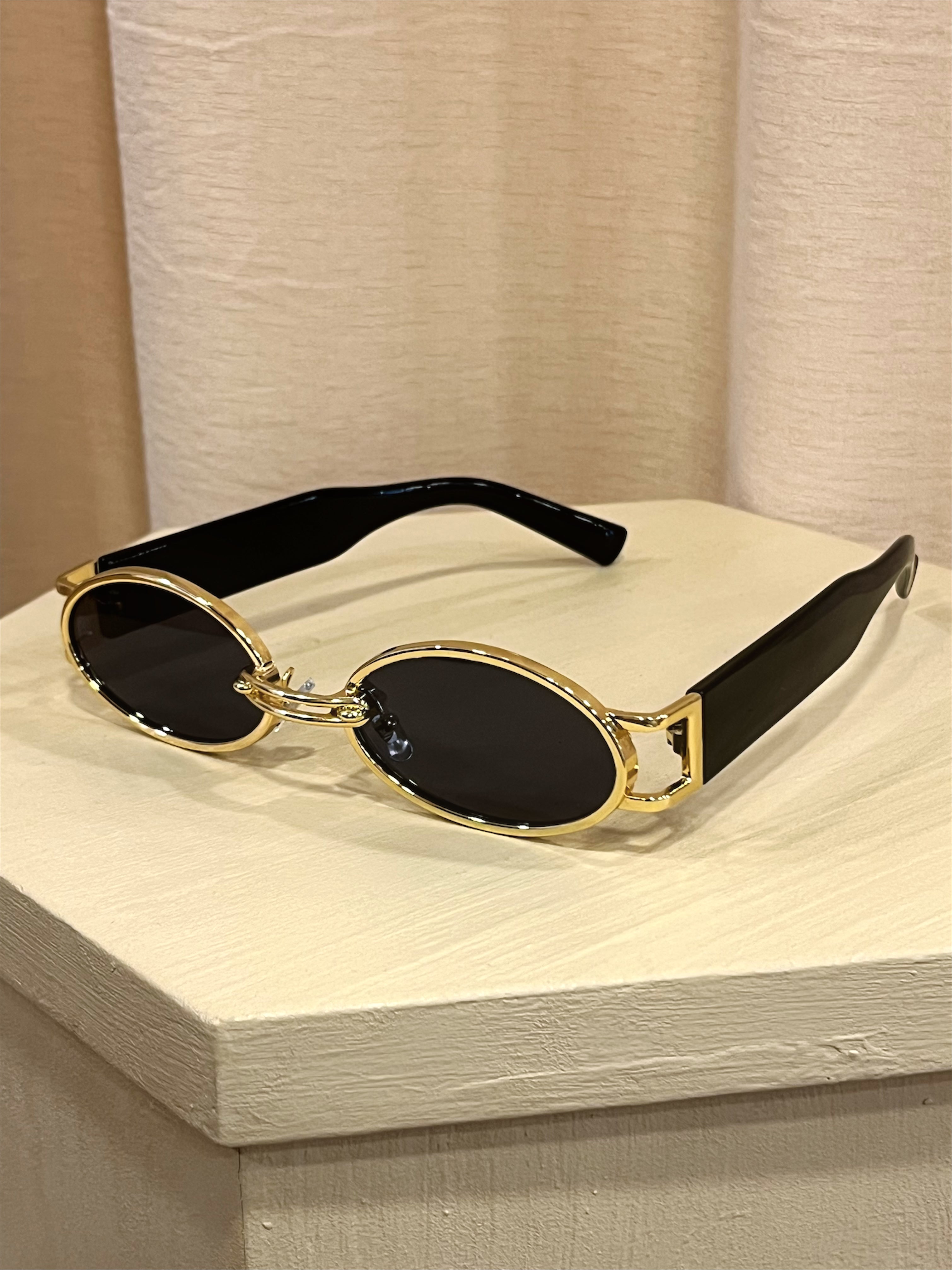 90s gold frame sunglasses - black